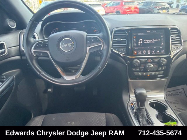 Used 2019 White Jeep Laredo image 31