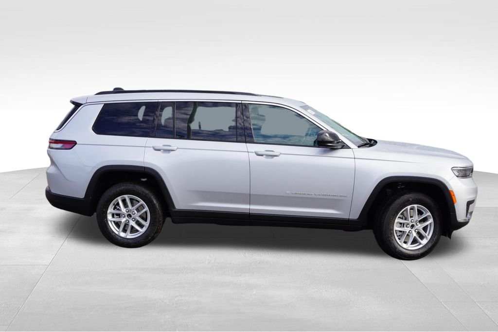 New 2026 Silver Zynith Exterior Paint Jeep Laredo image 2