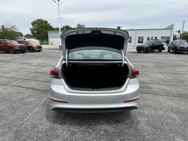 Used 2018 Silver Hyundai SE image 21