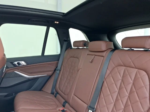 Used 2025 Black BMW xDrive40i image 27