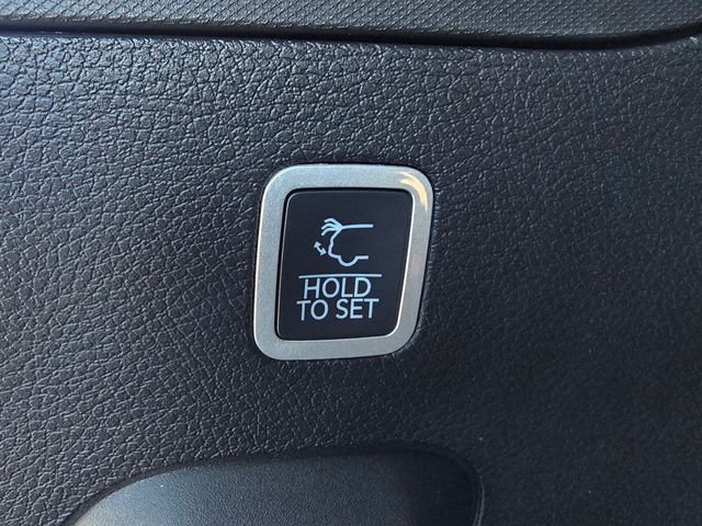 New 2026 Bright White Clear-Coat Exterior Paint Jeep Limited Altitude image 32
