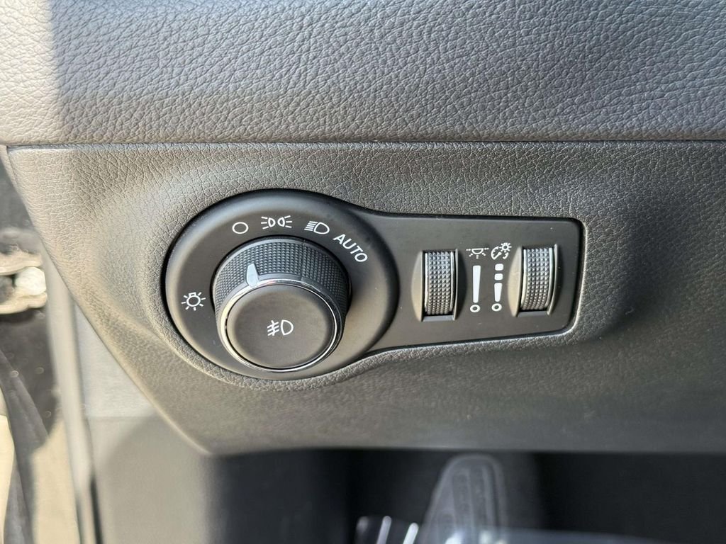 Used 2018 Black Jeep Latitude image 31