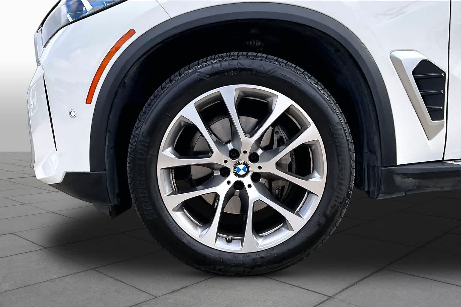 Used 2026 Alpine White BMW sDrive40i image 11