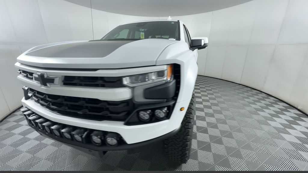2025 Chevrolet Silverado 1500 LTZ - Photo 7