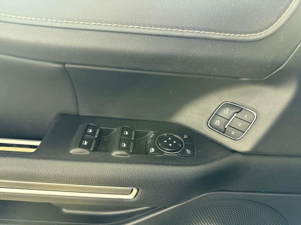 Used 2022 Silver Ford XLT image 25
