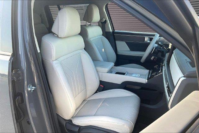 New 2027 Gray Hyundai SEL AWD image 11