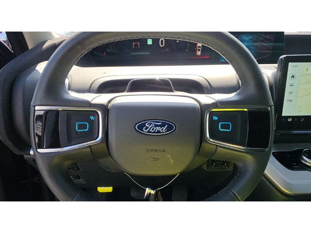 Used 2025 Agate Black Metallic Ford Active image 9