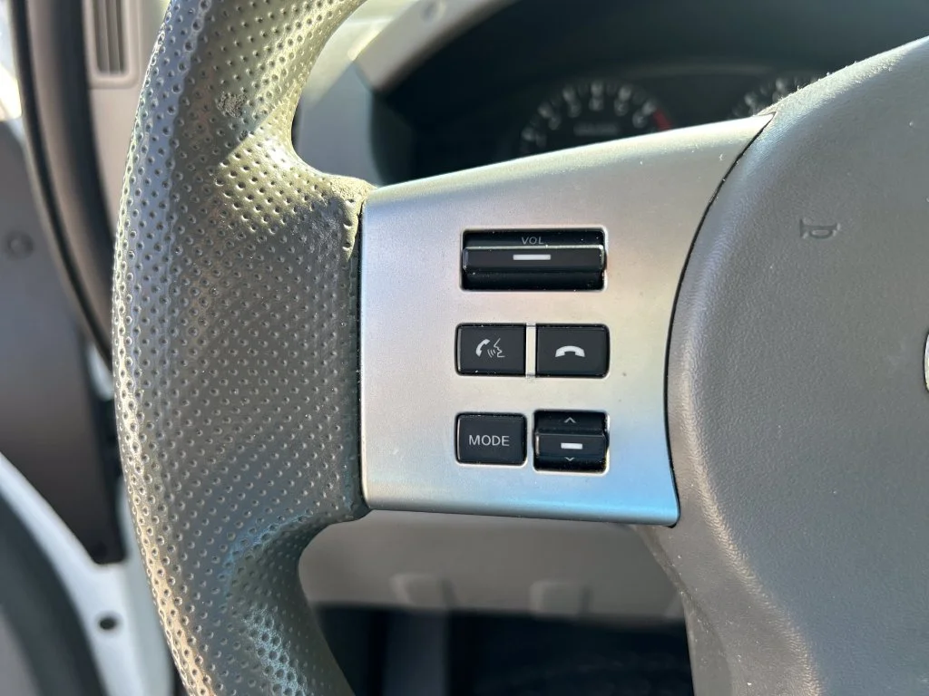 Used 2016  Nissan  image 19