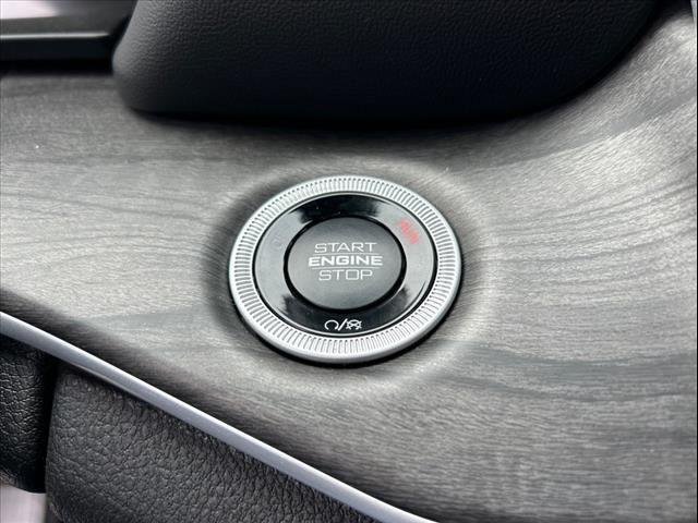 Used 2024 Rocky Mountain Pearlcoat Jeep  image 15