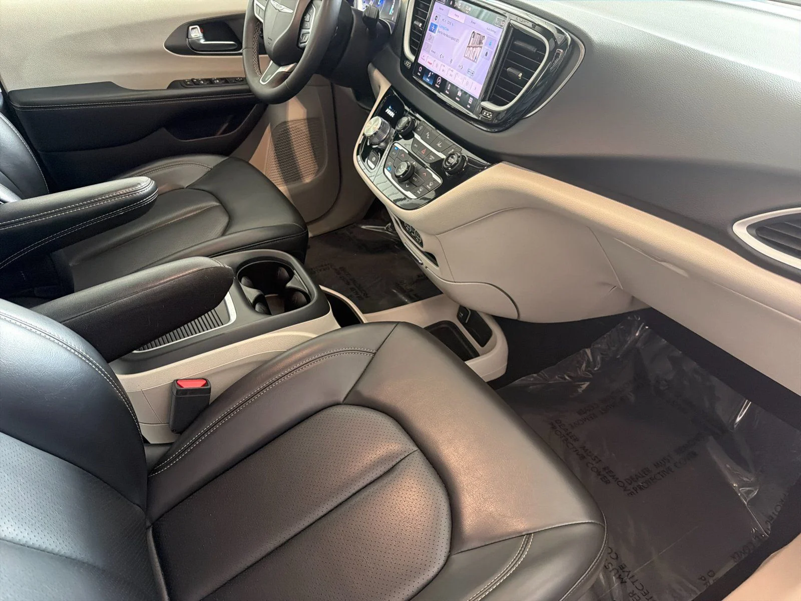 Used 2023 White Chrysler Touring L image 17