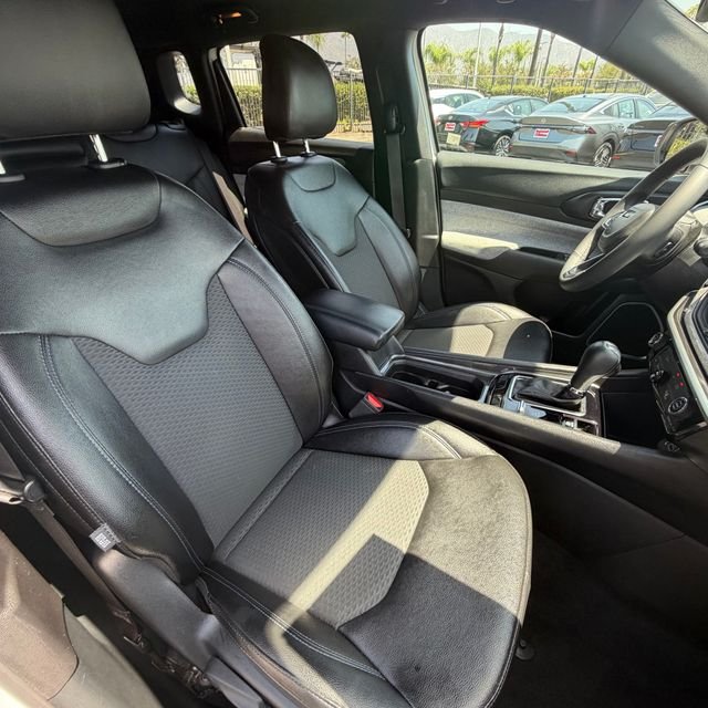 Used 2024 White Jeep Latitude image 28