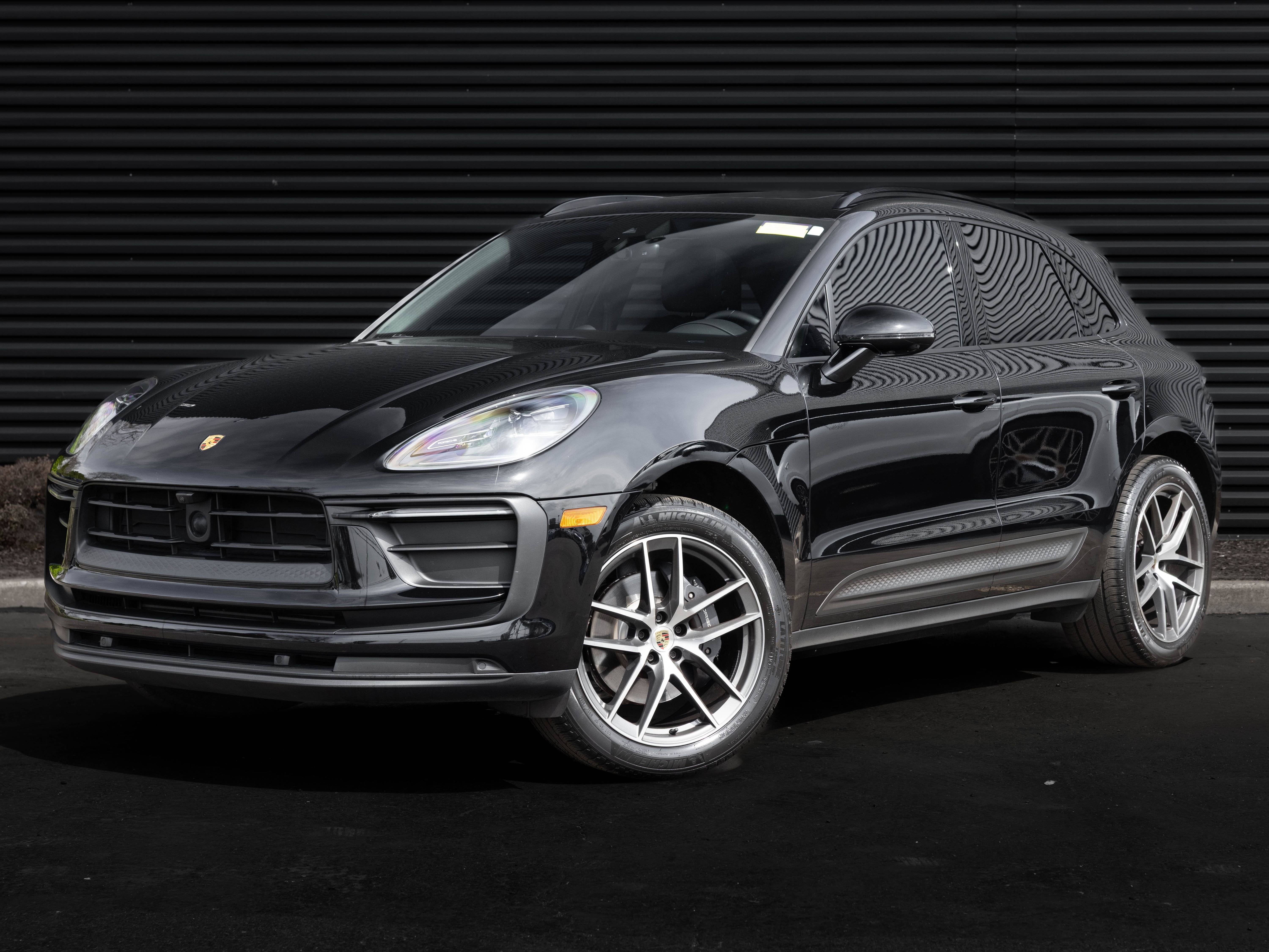 2023 Porsche Macan Base