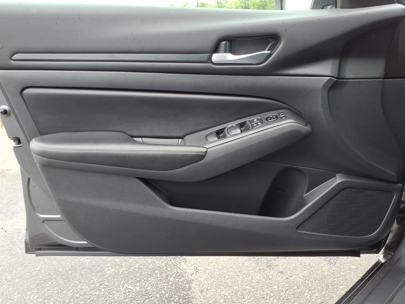 Used 2024 Gun Metallic Nissan 2.5 SV image 27