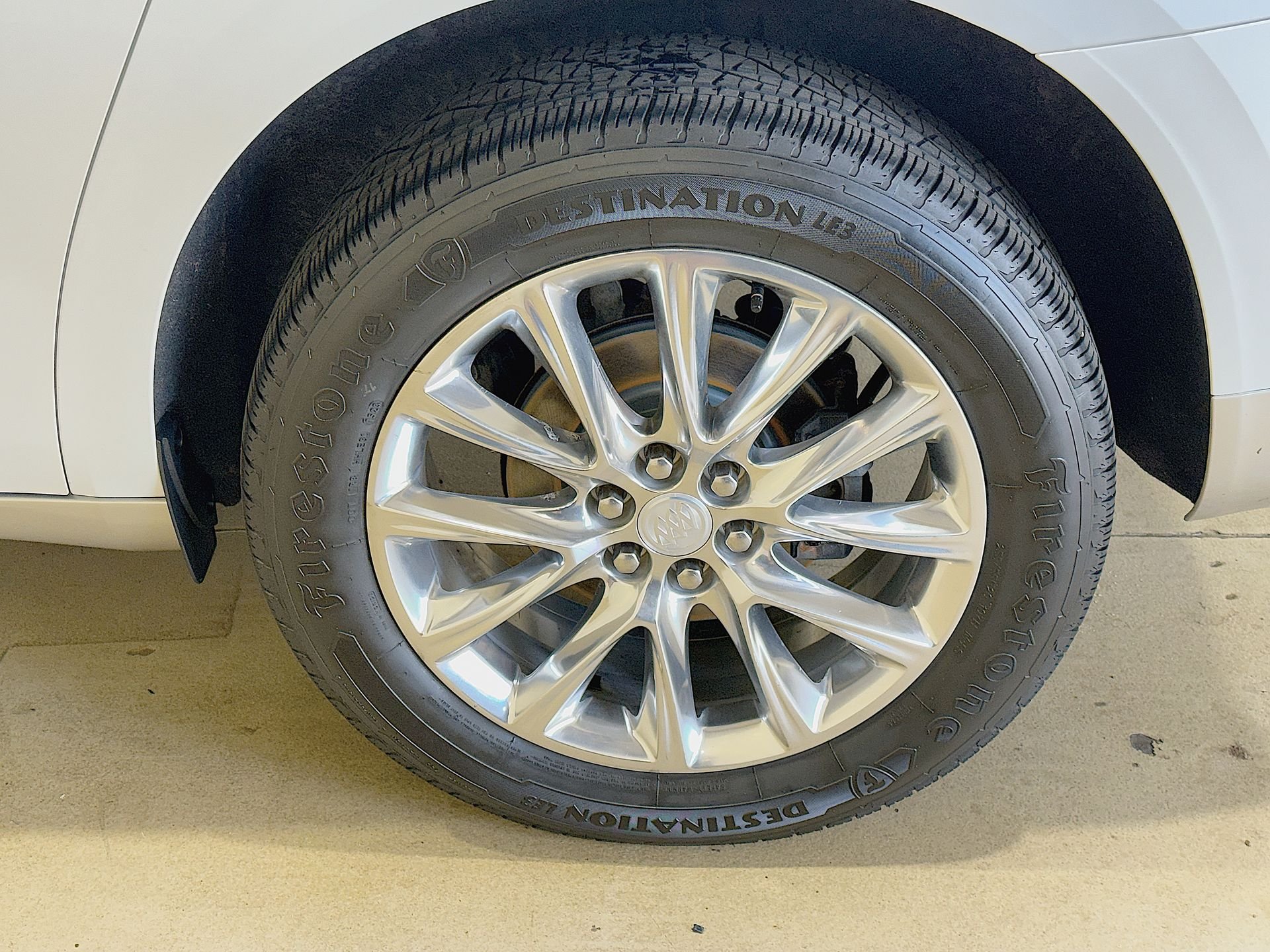 Used 2018 White Frost Tricoat Buick Essence image 64