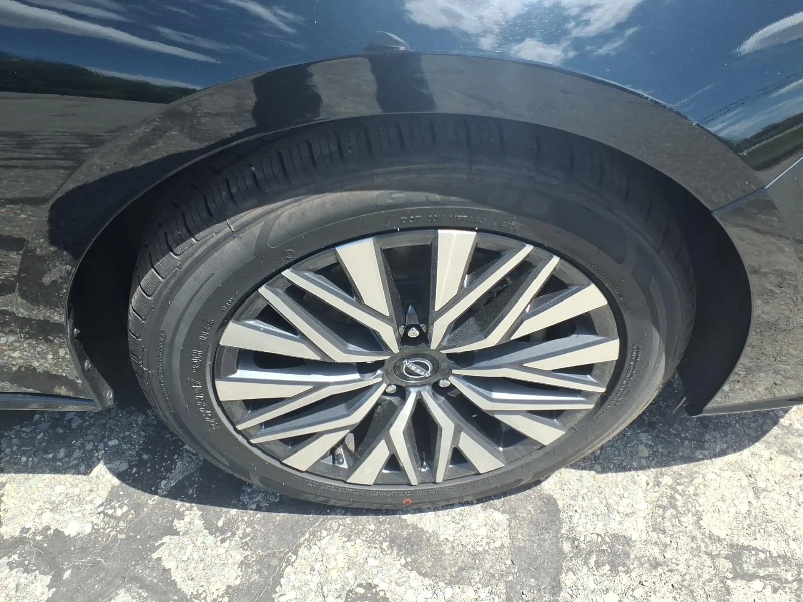 Used 2024 Super Black Nissan 2.5 SV image 11