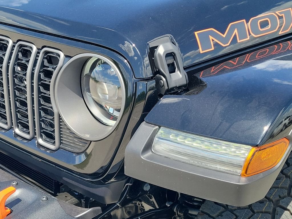 New 2026 Black Clear-Coat Exterior Paint Jeep Mojave X image 9