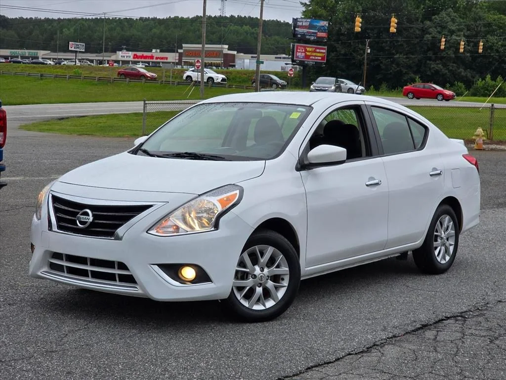 Used 2018 White Nissan 1.6 SV image 2