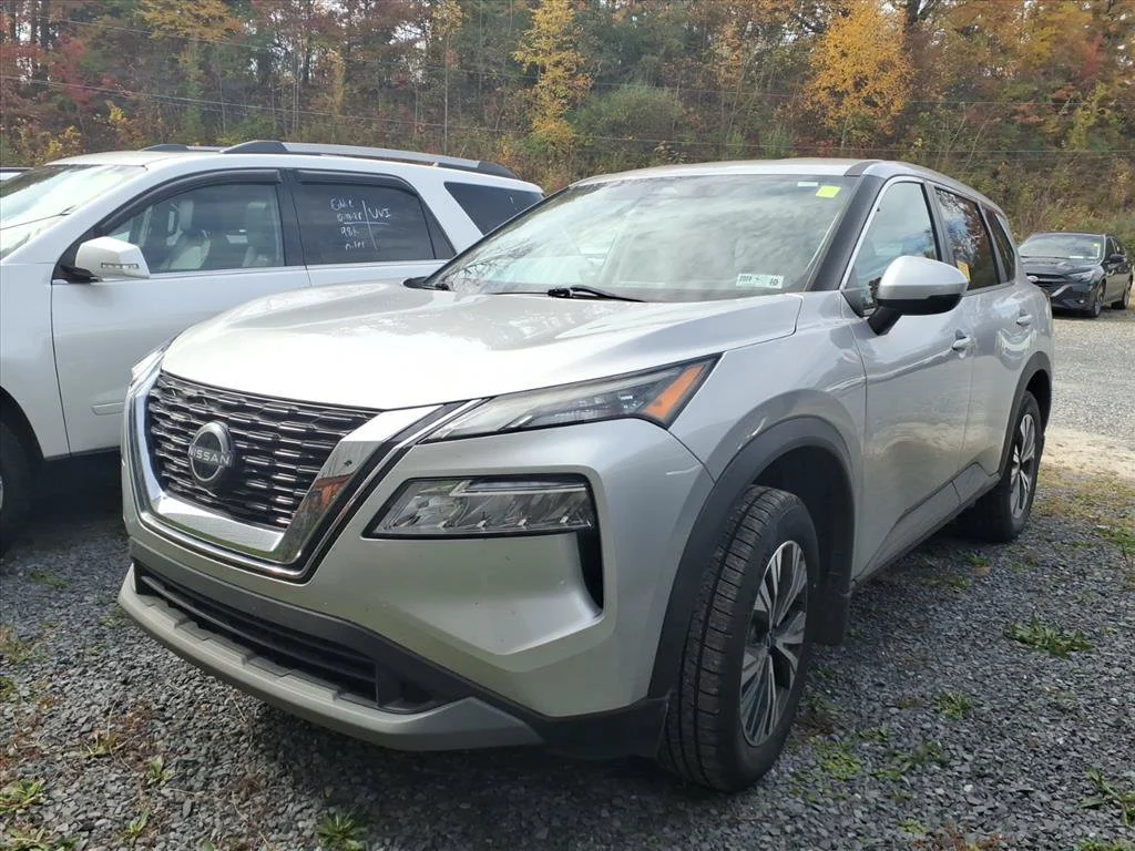 Used 2022 Silver Nissan SV image 2