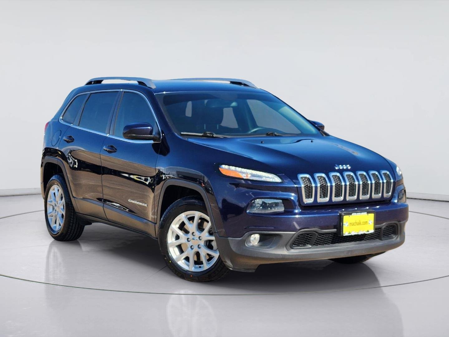 Used 2016 True Blue Pearlcoat Jeep Latitude image 1
