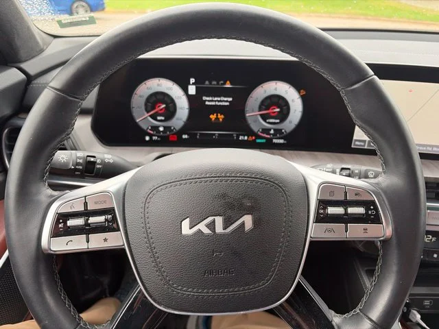 Used 2023 Red Kia SX-Prestige image 4
