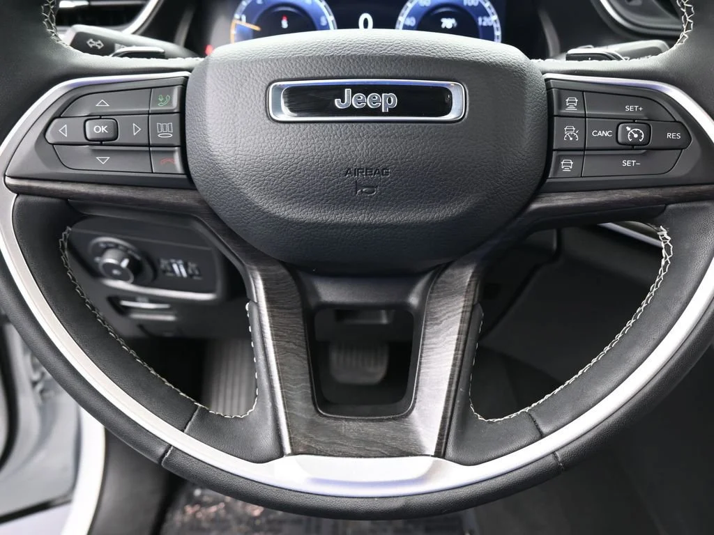 Used 2024 White Jeep Limited image 33