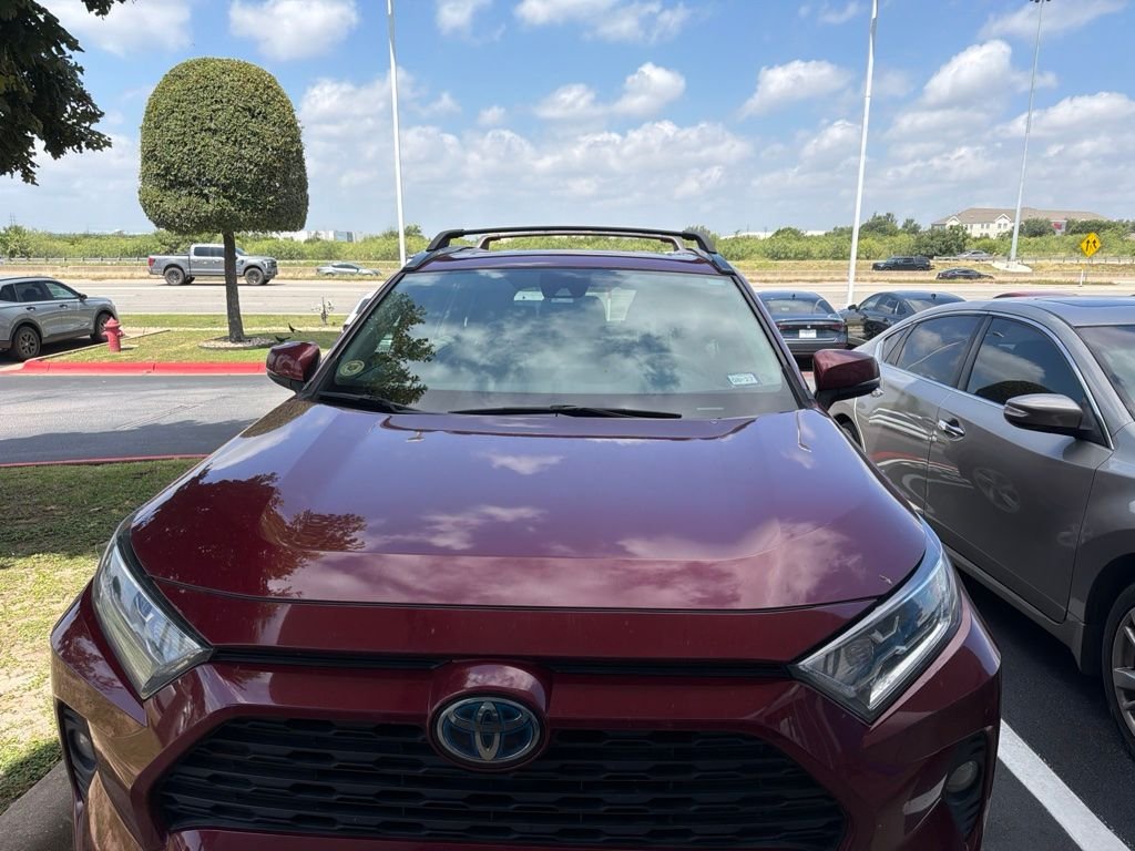 Used 2021 Pearl Toyota XLE Premium image 2
