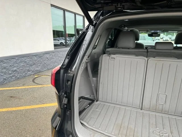 Used 2019 Midnight Black Metallic Toyota XLE image 19