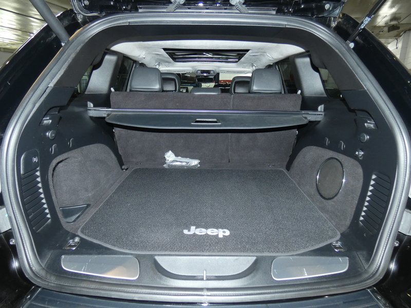 Used 2020 DIAMOND BLACK CRY Jeep 4d SUV 4WD Summit V6 image 6