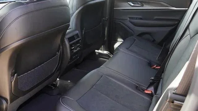 New 2026 Baltic Gray Metallic Clear-Coat Exterior Paint Jeep Laredo image 12