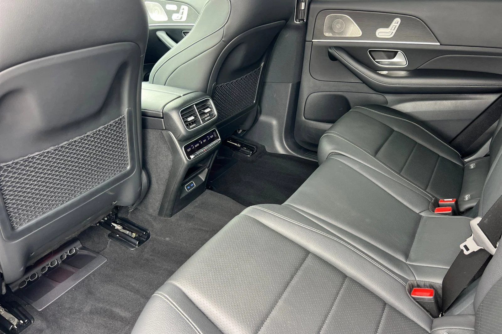 Used 2025 White Mercedes-Benz GLS 450 image 4