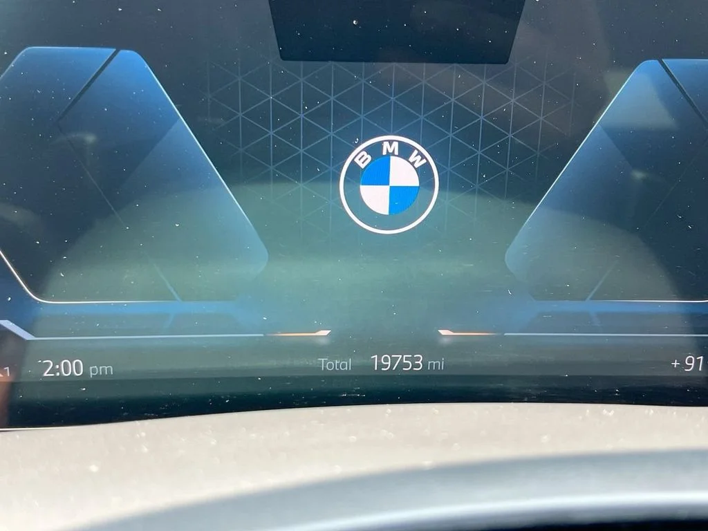 Used 2025 White Metallic BMW sDrive40i image 14