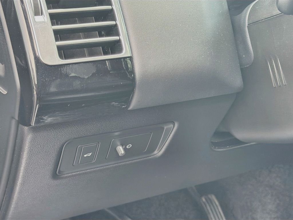Used 2020 Black Land Rover HSE image 10