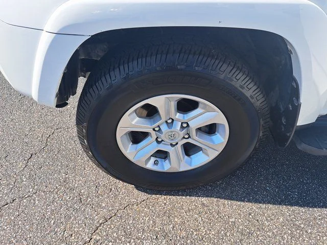 Used 2018 White Toyota SR5 Premium image 32