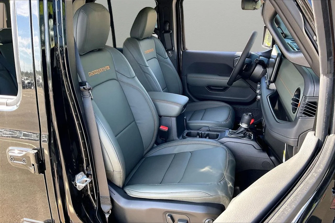 New 2026 Black Clear-Coat Exterior Paint Jeep Mojave image 18