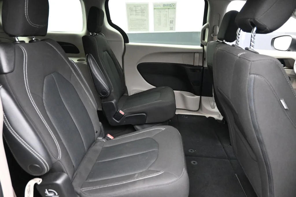 Used 2023 Gray Chrysler LX image 10