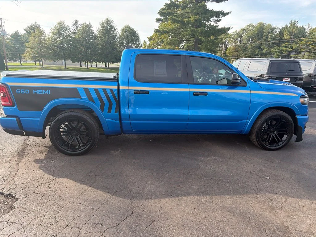 New 2026 Hydro Blue Pearl-Coat Exterior Paint RAM Big Horn/Lone Star image 9