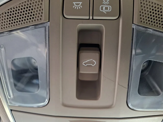 Used 2016 Beige Hyundai Limited image 27
