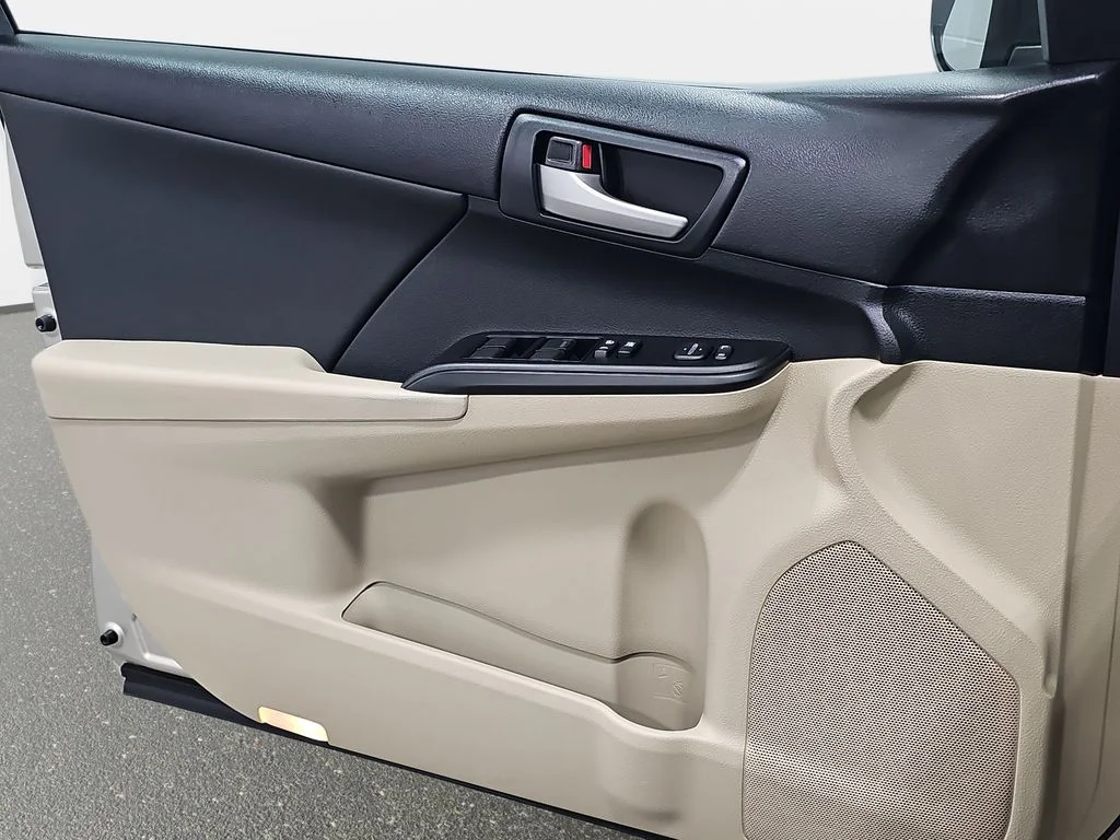 Used 2013 Beige Toyota LE image 28