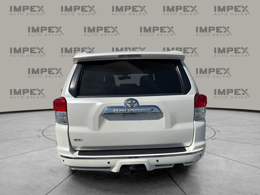 Used 2010 White Toyota SR5 image 4
