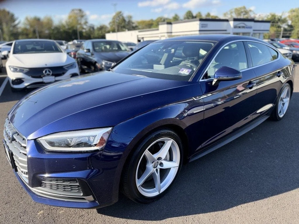 Used 2019 Navarra Blue Metallic Audi  image 6
