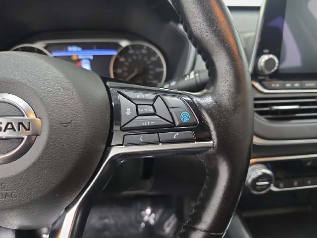 Used 2019 Blue Nissan 2.5 SV image 18