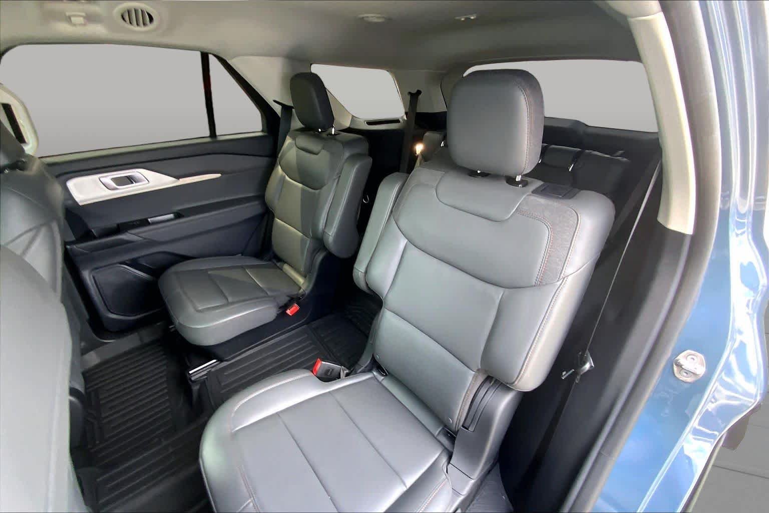 Used 2025 Vapor Blue Ford Active image 21