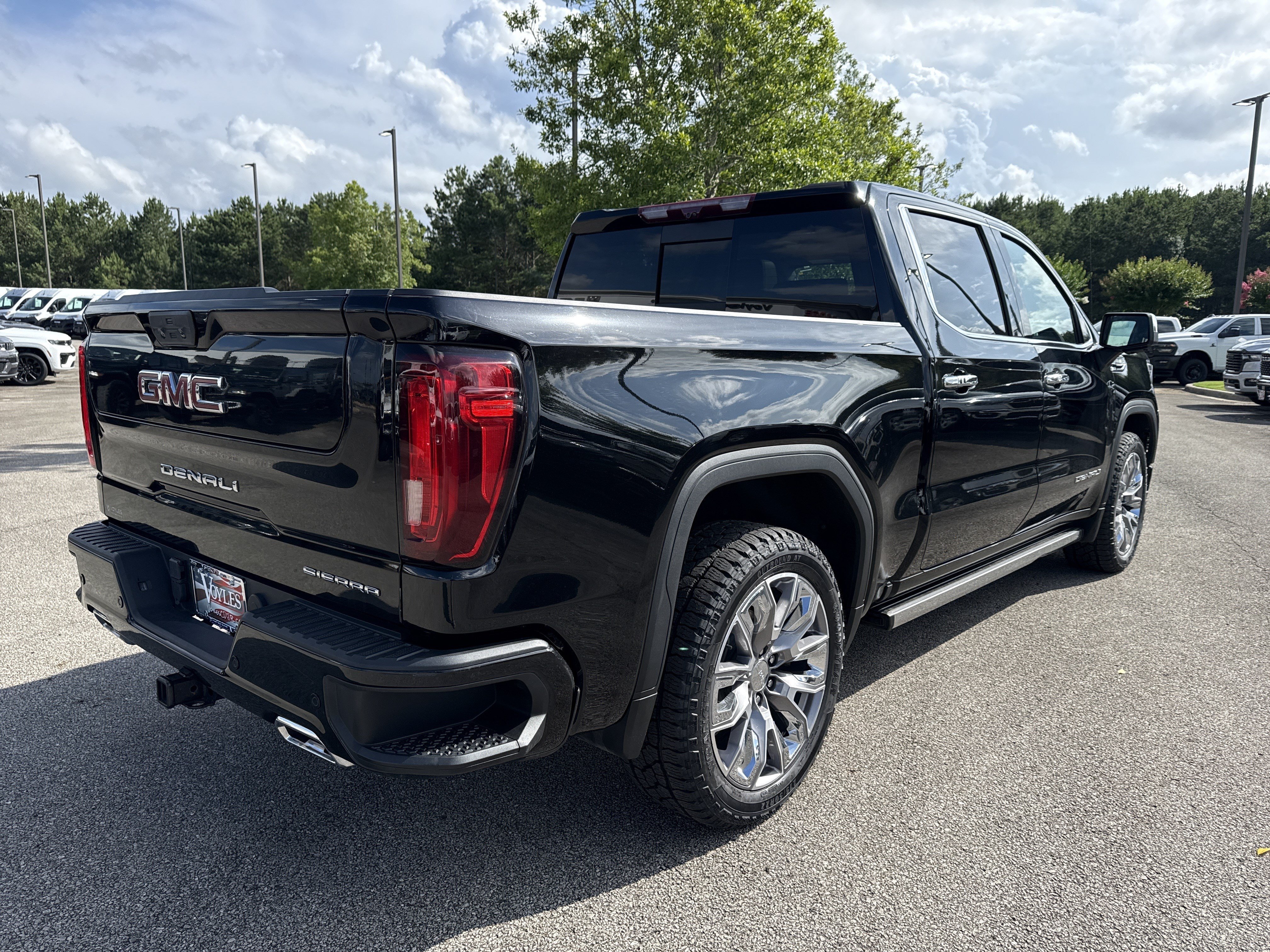 Used 2023 Onyx Black GMC Denali image 7