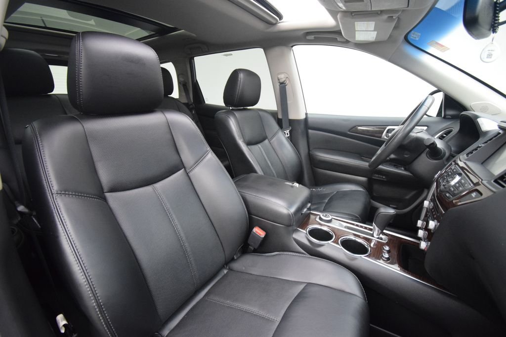 Used 2016 Silver Nissan Platinum image 16