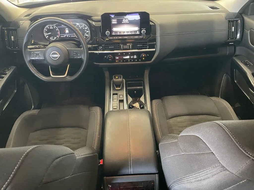 Used 2025 Gray Nissan SV image 11