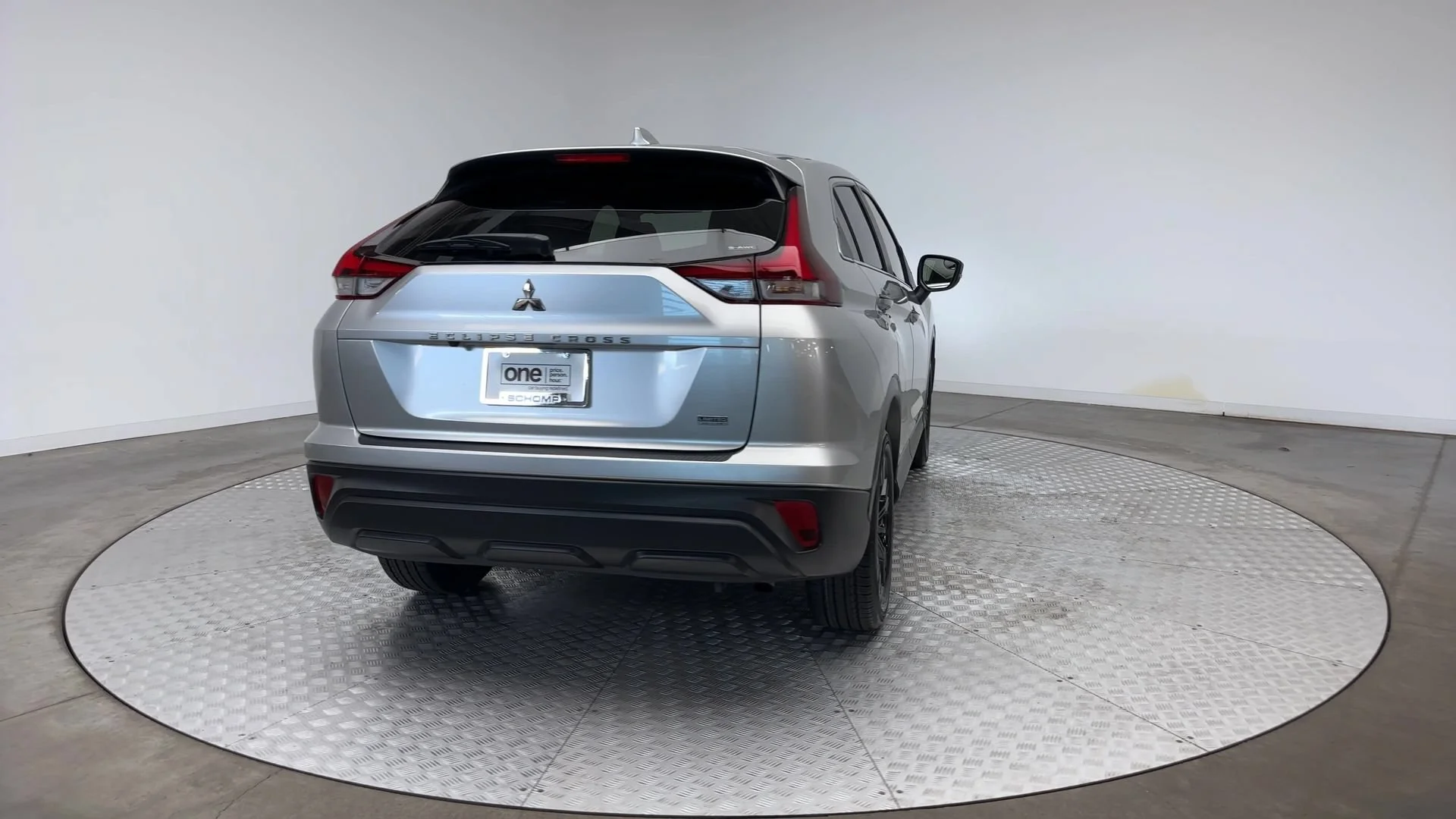 Used 2022 White Diamond Mitsubishi LE image 7