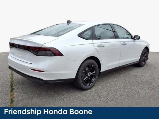 Used 2025 White Honda SE image 4