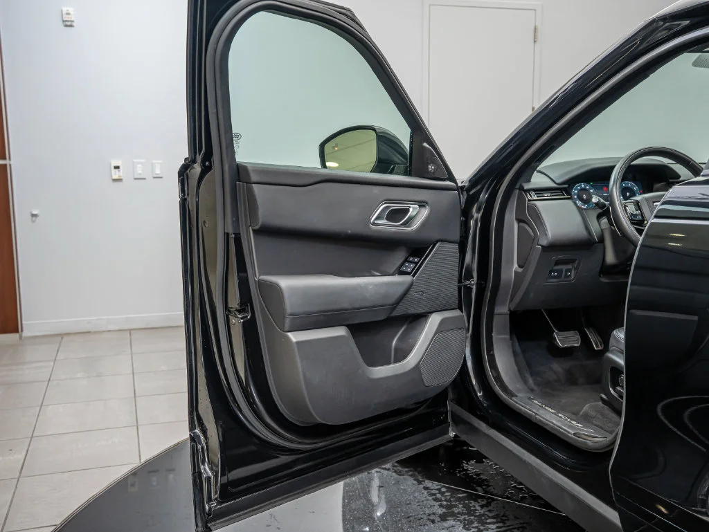 Used 2024 Santorini Black Metallic Land Rover Dynamic SE image 28