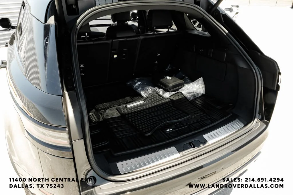 Used 2026 Black Land Rover Dynamic SE image 52