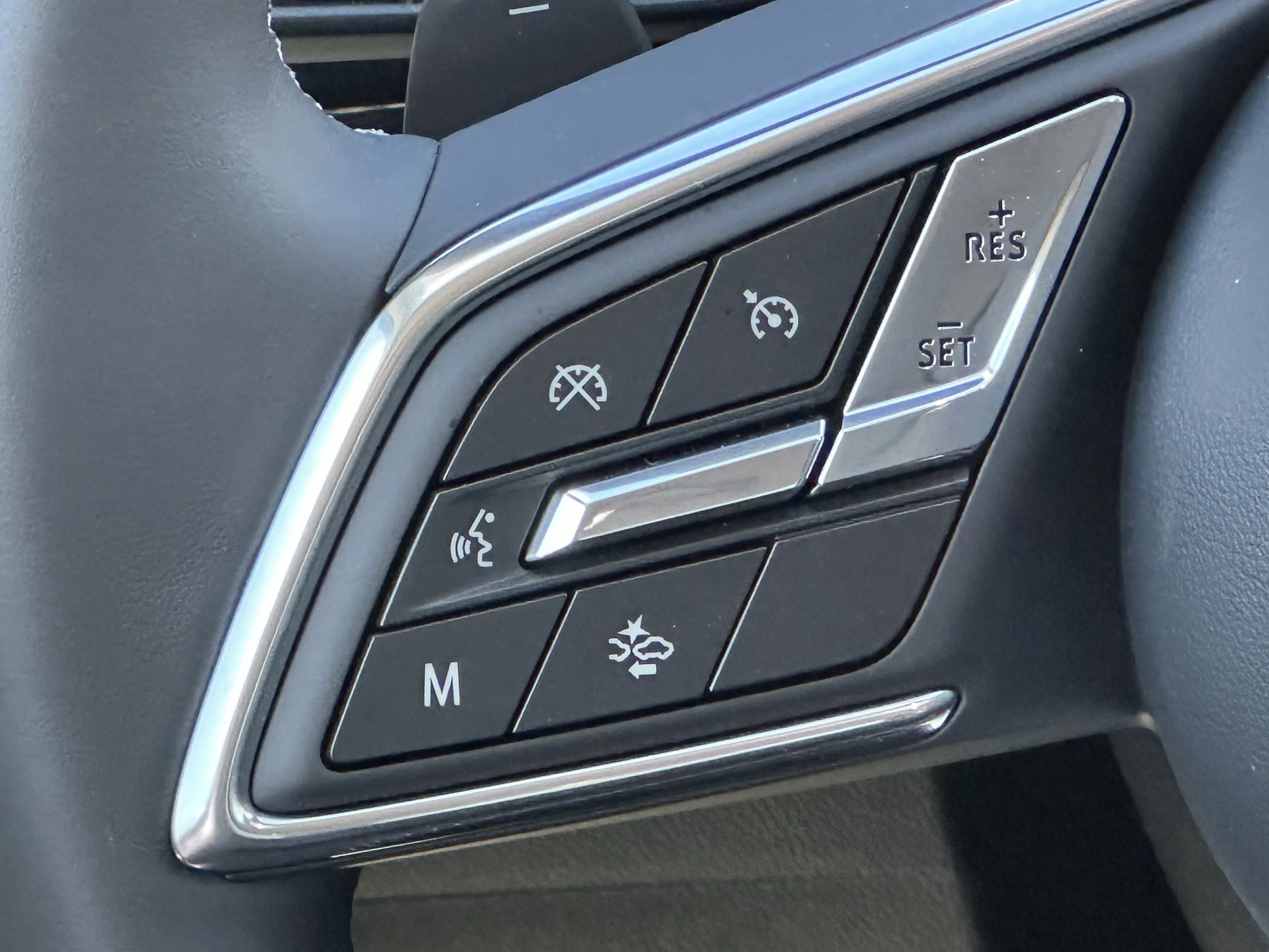 New 2026 Iridescent White Tricoat Buick Avenir image 12